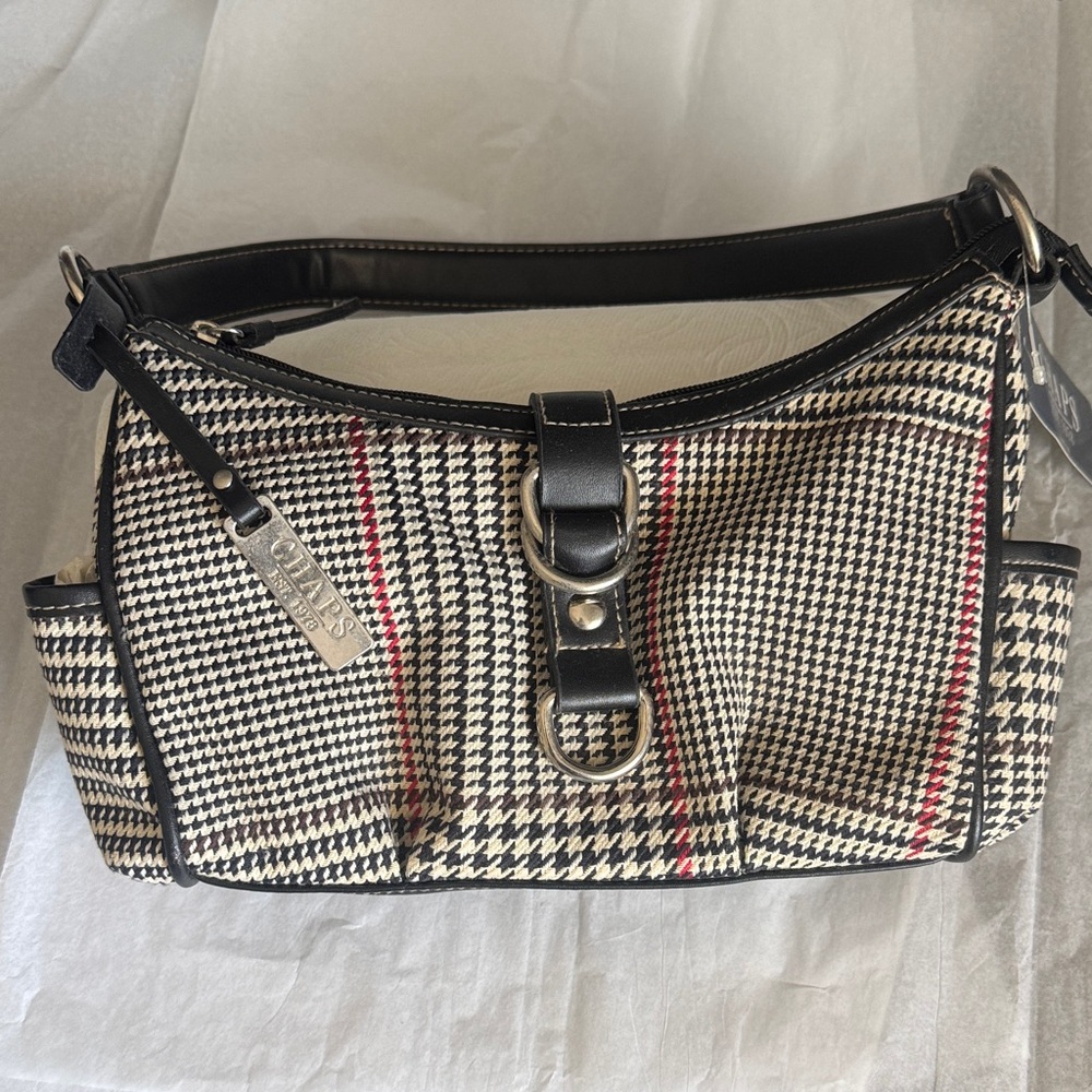 Women’s Houndstooth Shoulder Bag in Black and Cream.